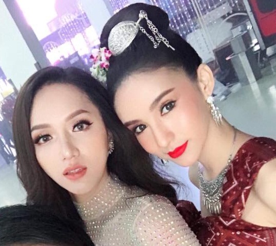 Hương Giang mặc cực ngắn mỏng như sương vượt mặt đối thủ đáng gờm Hương Giang mặc cực ngắn mỏng như sương vượt mặt đối thủ đáng gờm